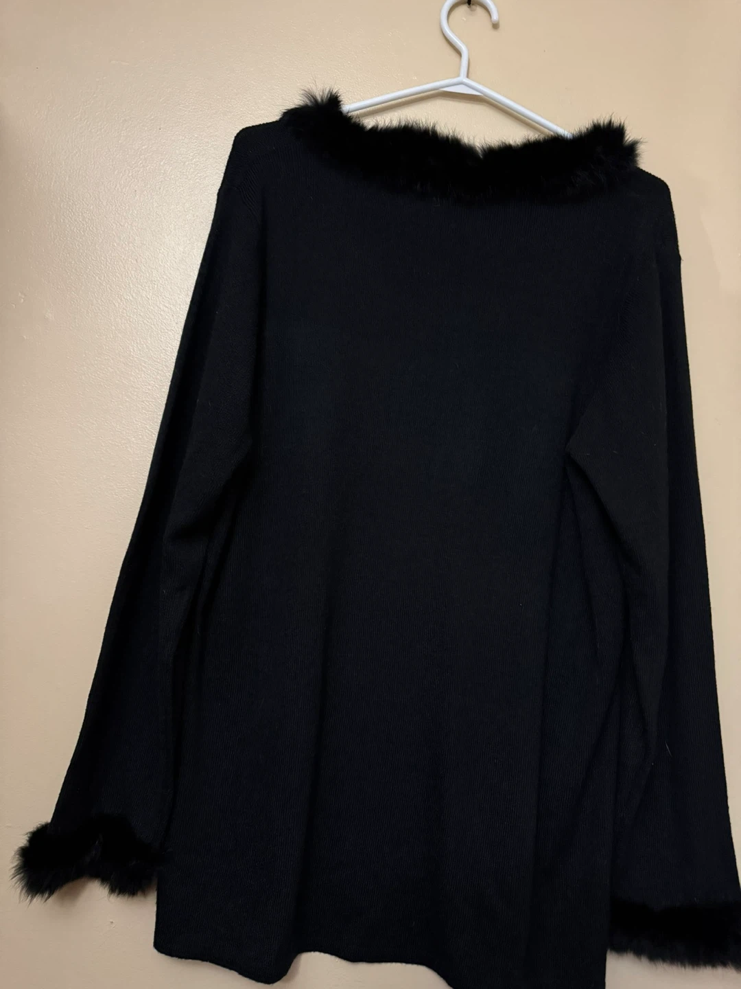 Women’s Black Sweater with Faux Fur Trim L/XL - photo 4