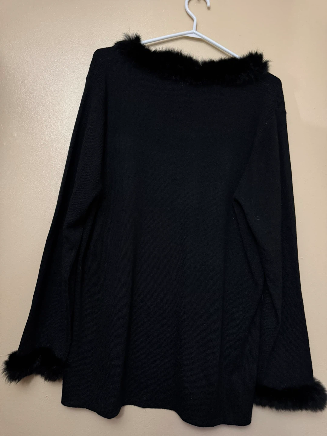 Women’s Black Sweater with Faux Fur Trim L/XL - photo 5