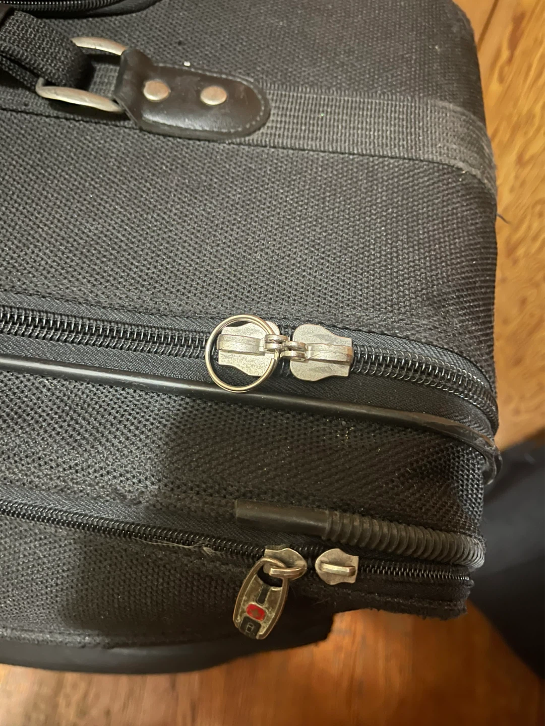 ⚽ Jetline Black Expandable Suitcase - photo 3