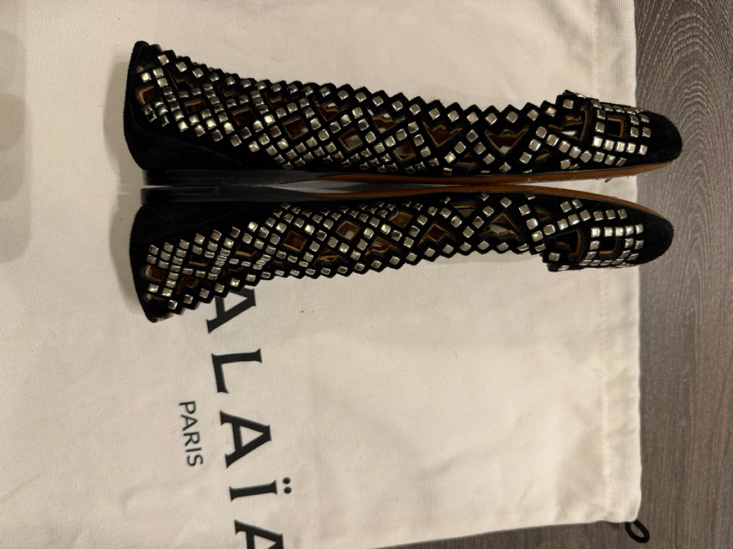 Alaïa Paris Black Suede 37 Laser-Cut Studded Ballet Flats - photo 4
