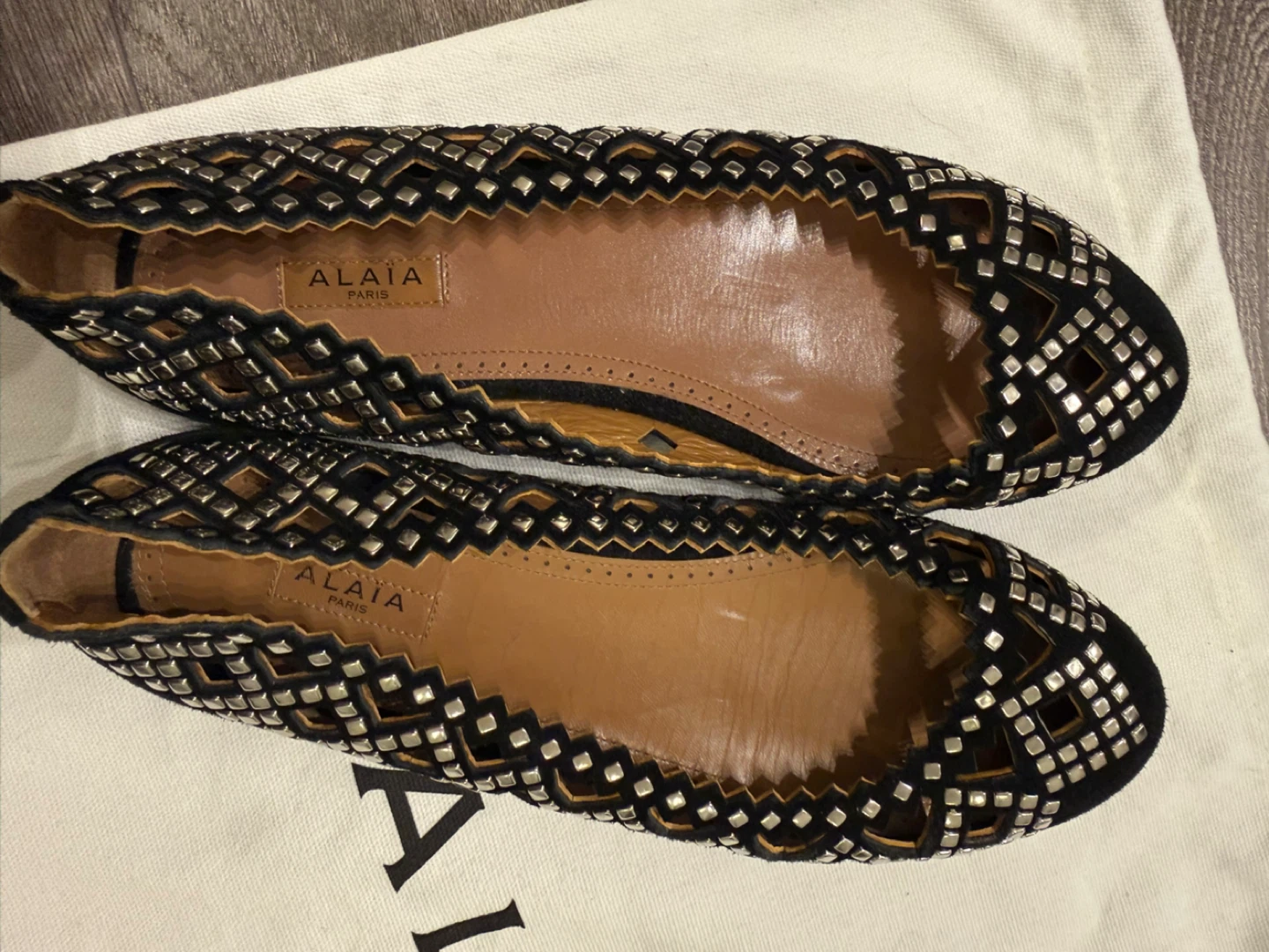 Alaïa Paris Black Suede 37 Laser-Cut Studded Ballet Flats - photo 2