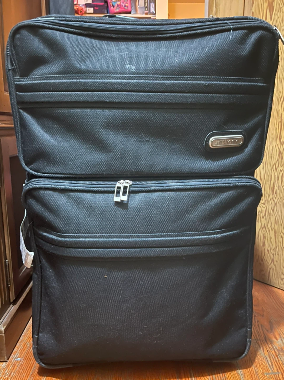 ⚽ Jetline Black Expandable Suitcase