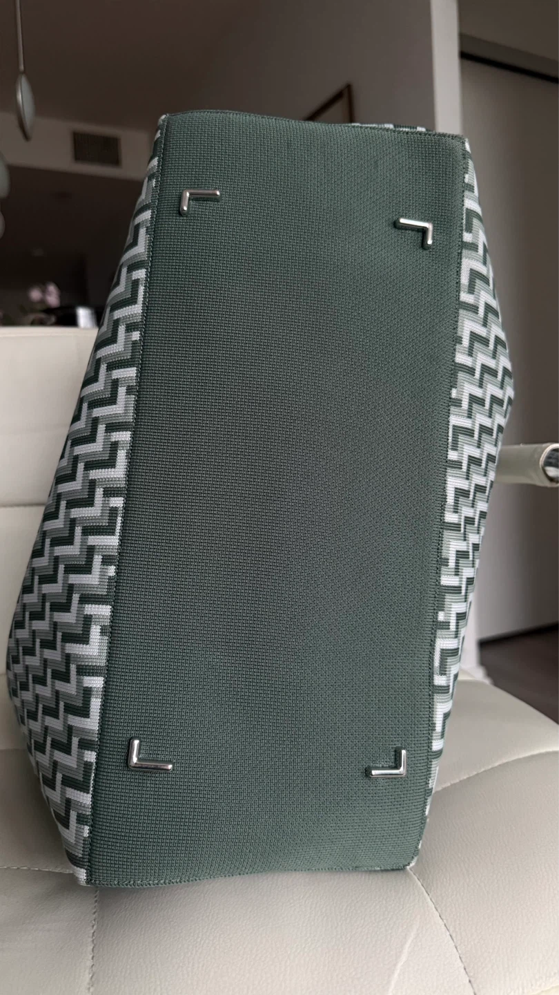 Lululemon classic knit tote bag 18L in excellent condition - photo 2