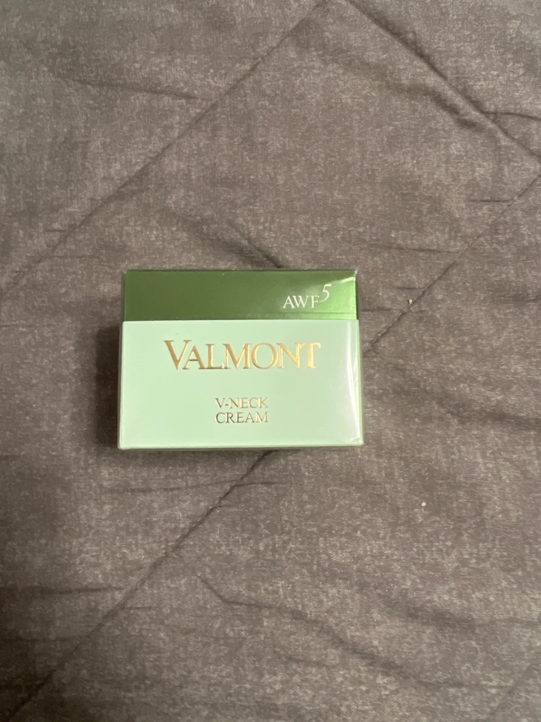 Valmont AWF5 V-Neck Cream