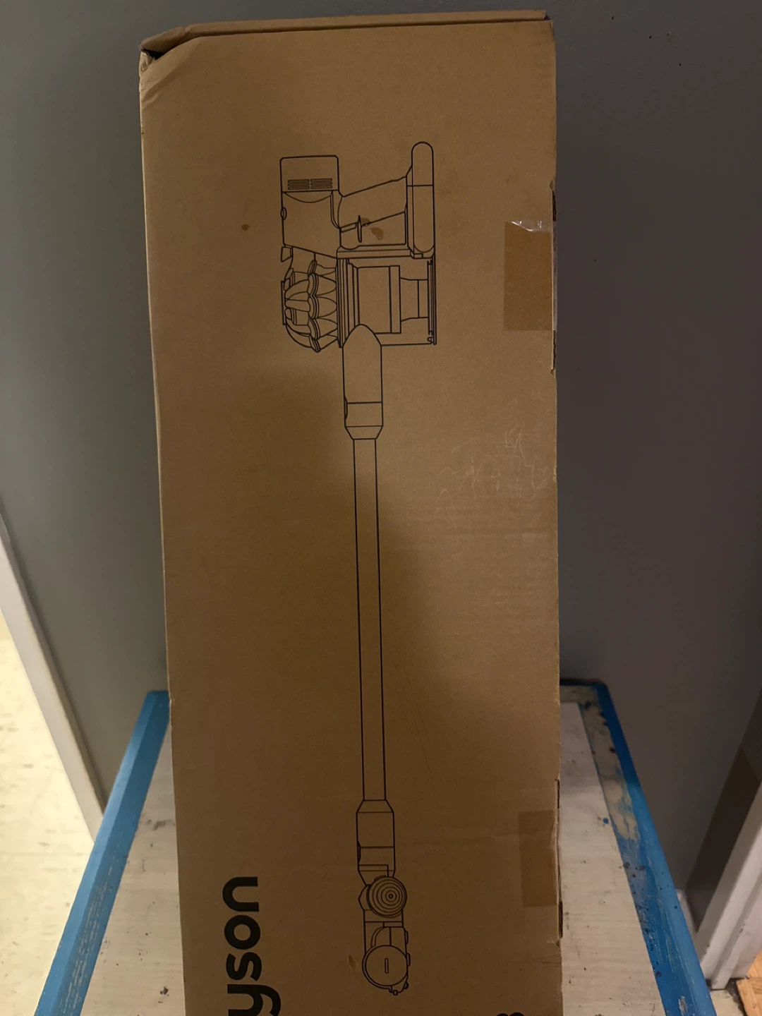 Dyson V8 Vacuum Cleaner - photo 2