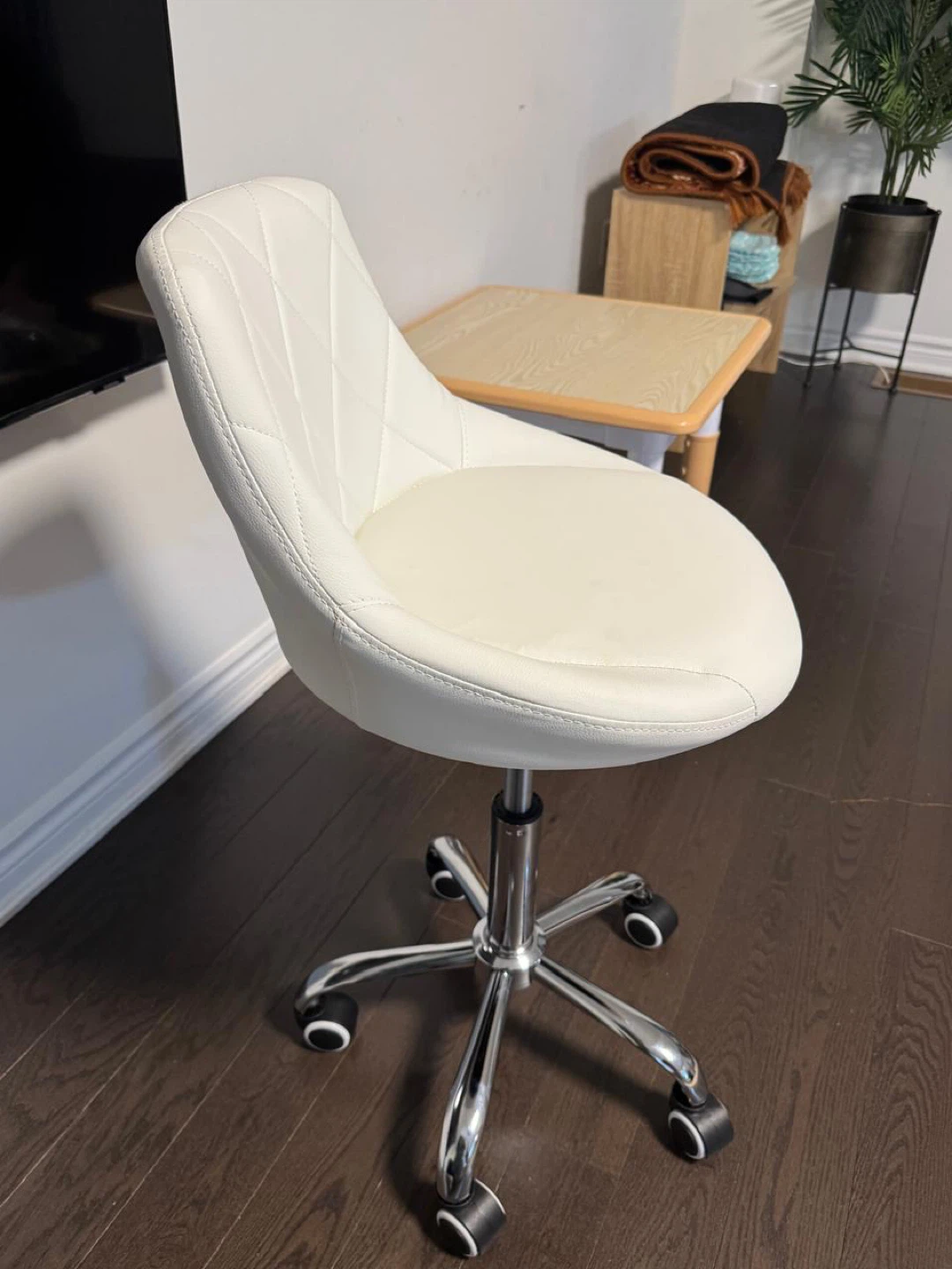 White Faux Leather Office Chair - photo 3