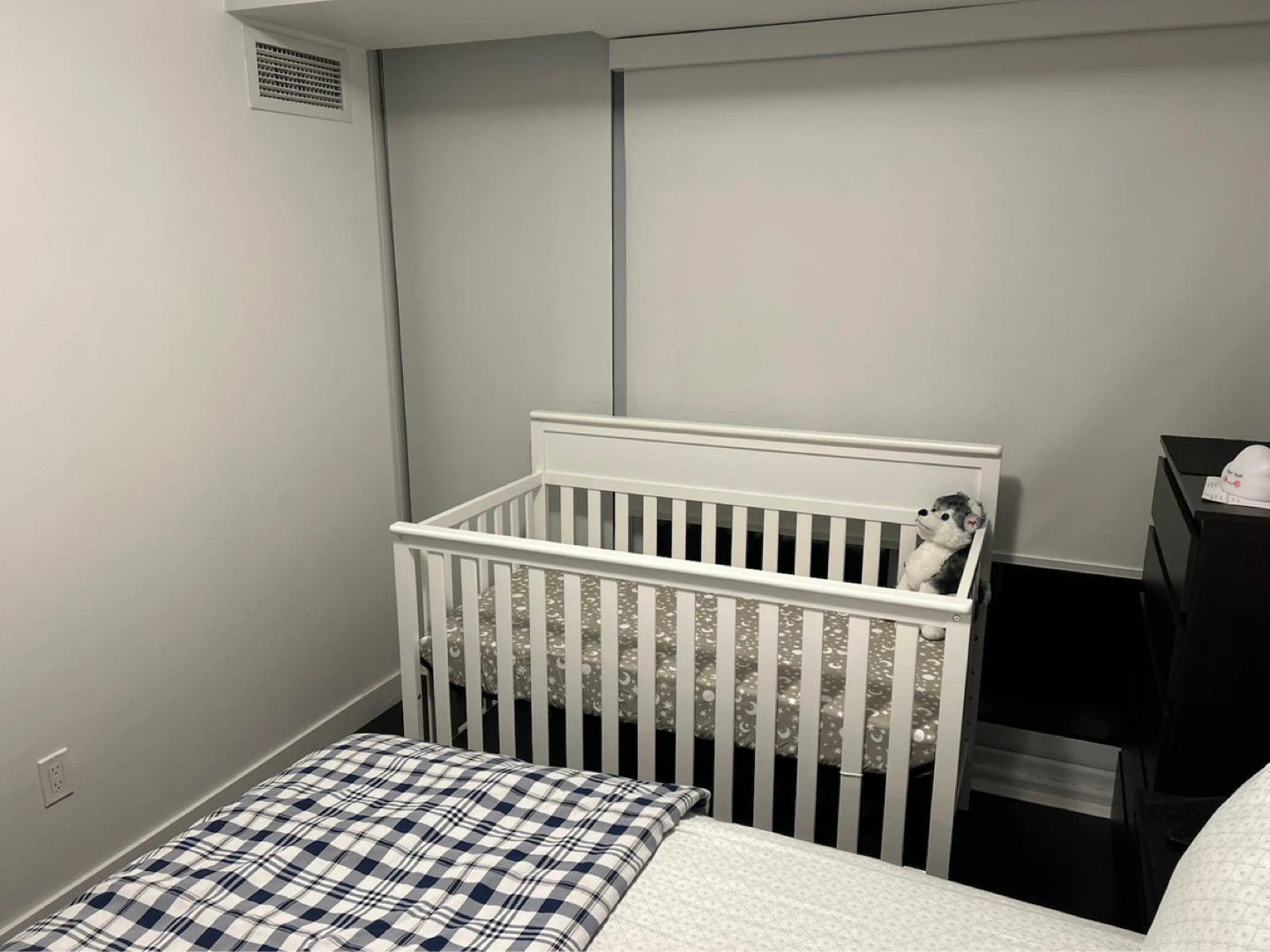 Storkcraft Bayview 5-in-1 Convertible Crib w/dreamscape mattress