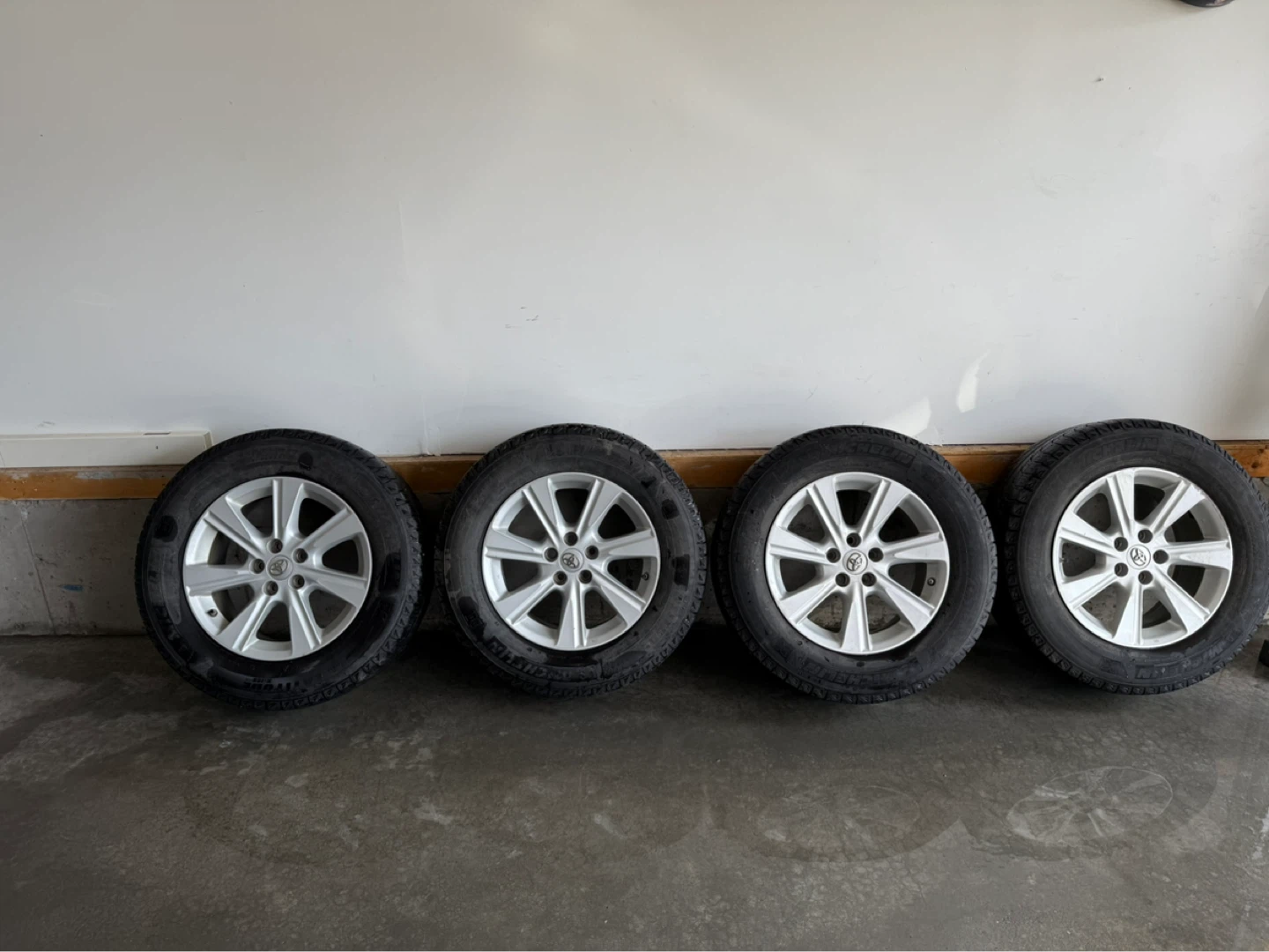 Toyota Alloy Wheels and Michelin Tires Set - photo 2