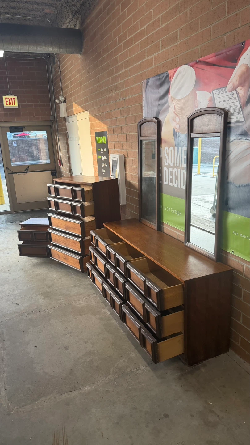 MCM Set of 3 pieces, 2 Dressers and Nightstand - photo 3