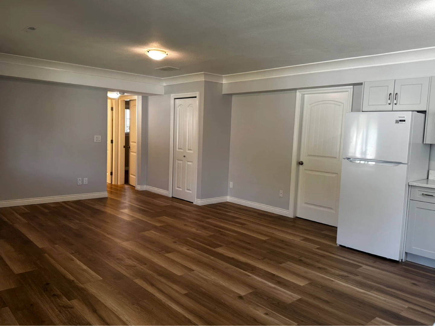 Bright, spacious, 2bed/1bath ground level entry basement suite - photo 3