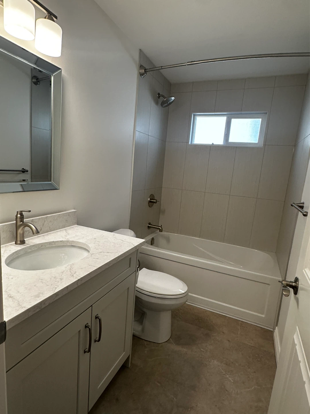 Bright, spacious, 2bed/1bath ground level entry basement suite - photo 5
