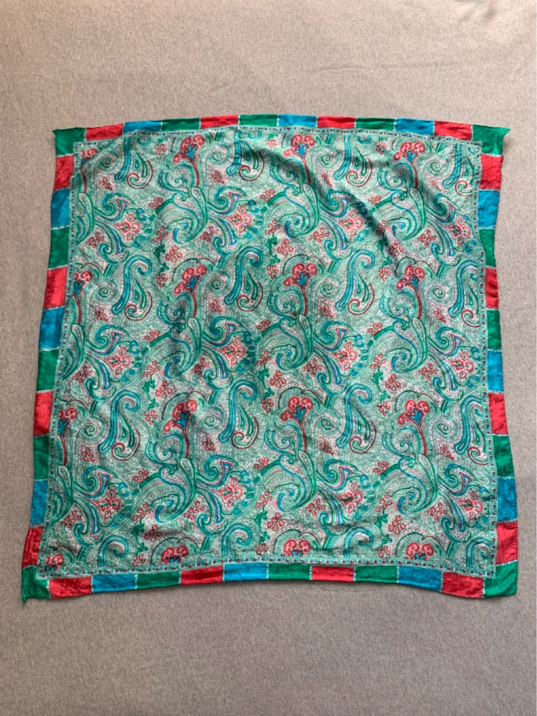 Paisley Scarf 32 x 32 inches - HAS SOME SLIGHT WEAR ⚽️