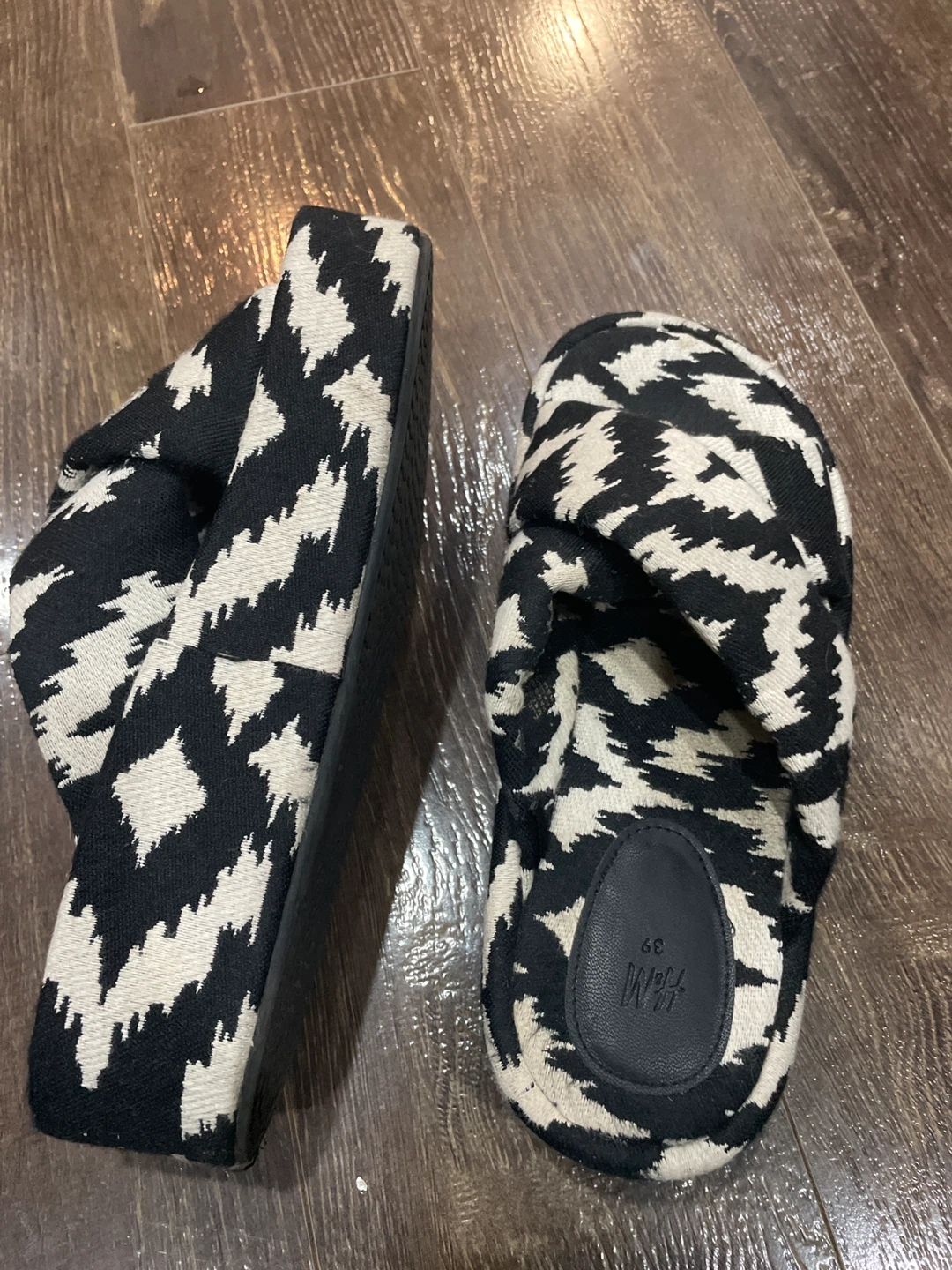 H&M Black and Cream Patterned Slippers