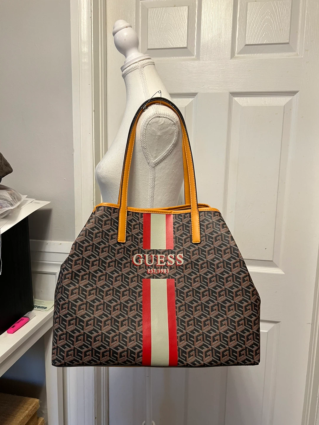 ⚽ Brand new Guess Tote Bag and Pouch Set - photo 2