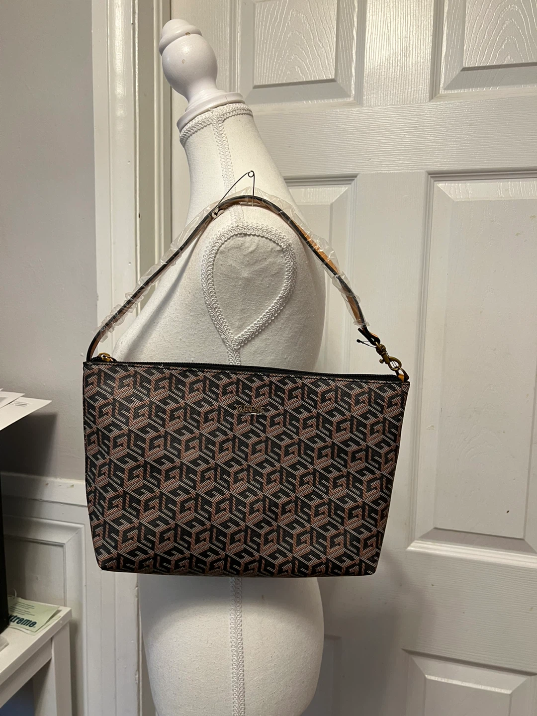 ⚽ Brand new Guess Tote Bag and Pouch Set - photo 3