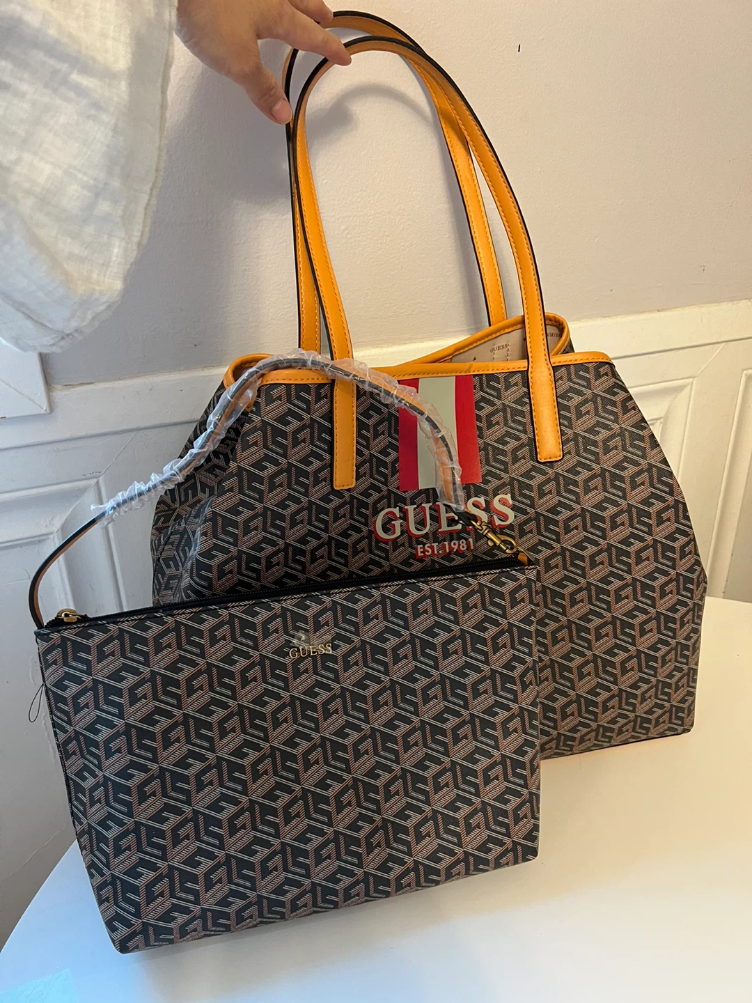 ⚽ Brand new Guess Tote Bag and Pouch Set
