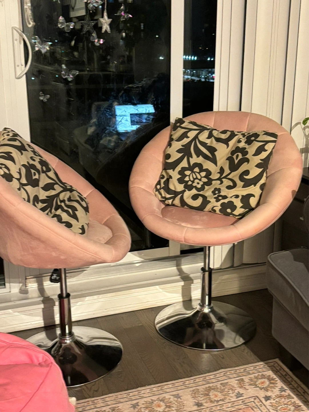 Pink Velvet Accent Chair - photo 2