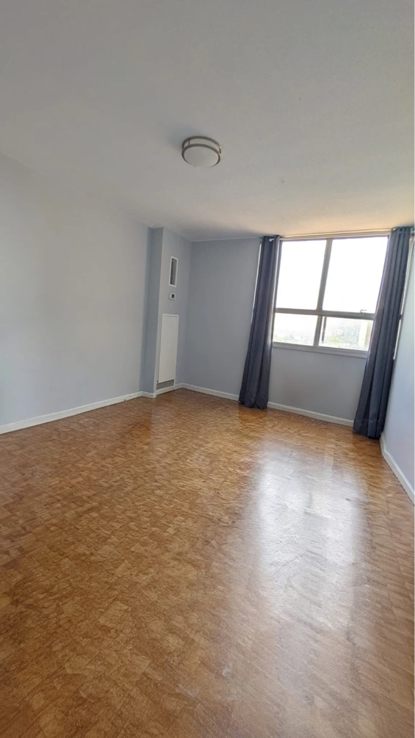 Pvt Room Available for Rent - 25 Mabelle Avenue