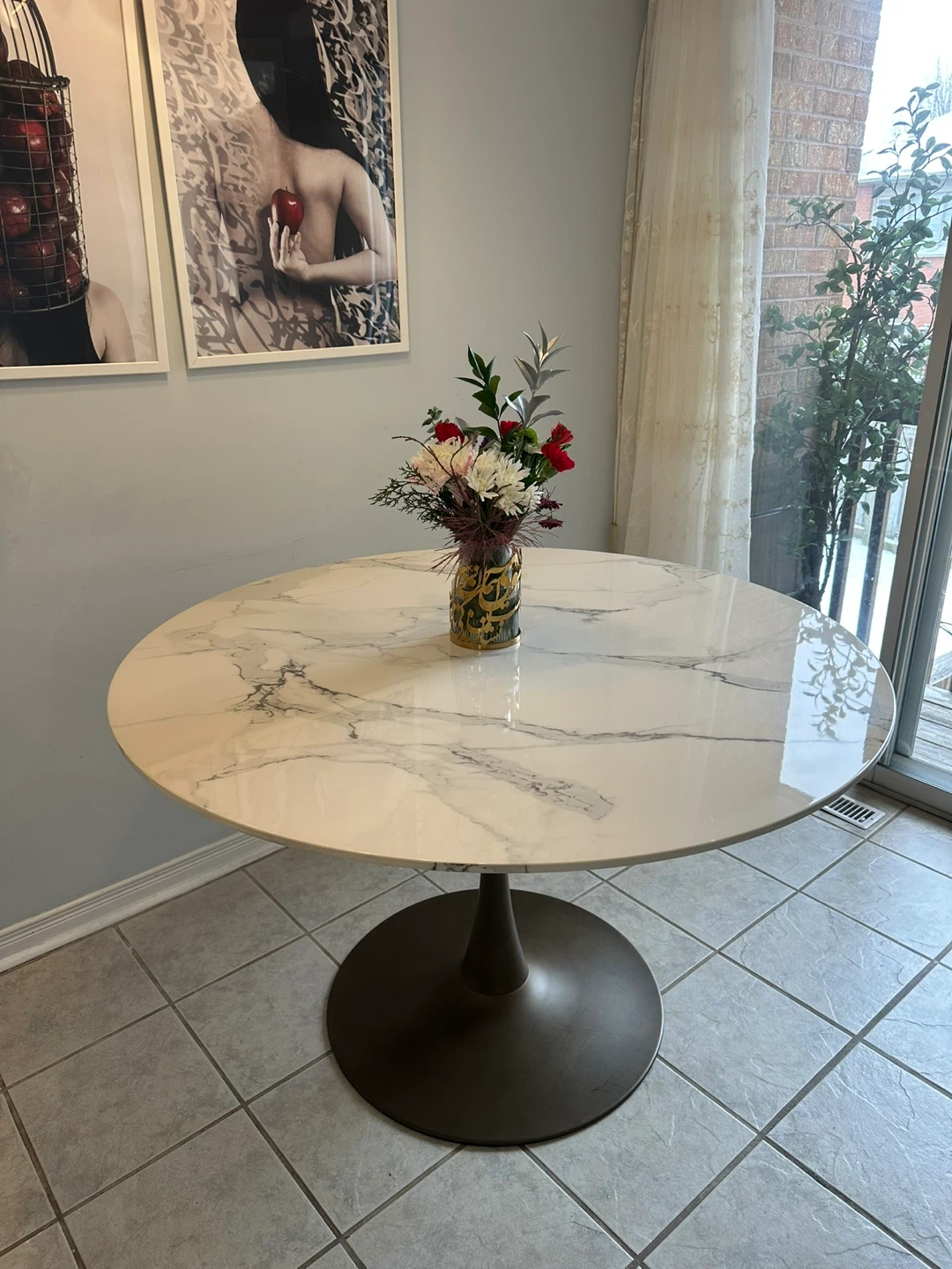 Round Marble Pedestal Dining Table