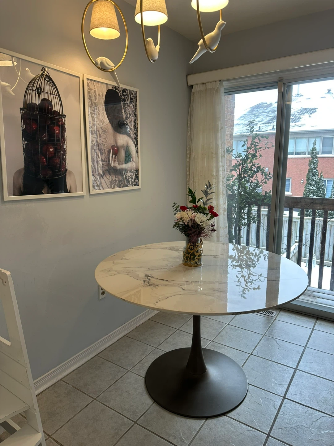 Round Marble Pedestal Dining Table - photo 2