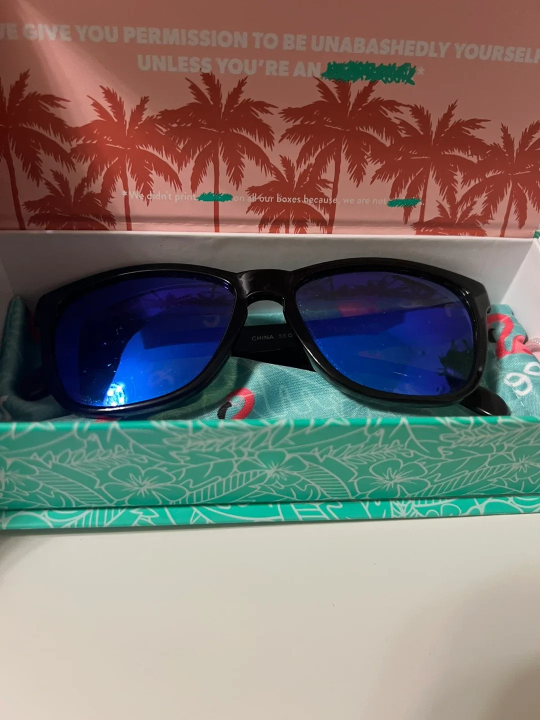 ⚽ Sunglasses with Blue Lenses- New - photo 2