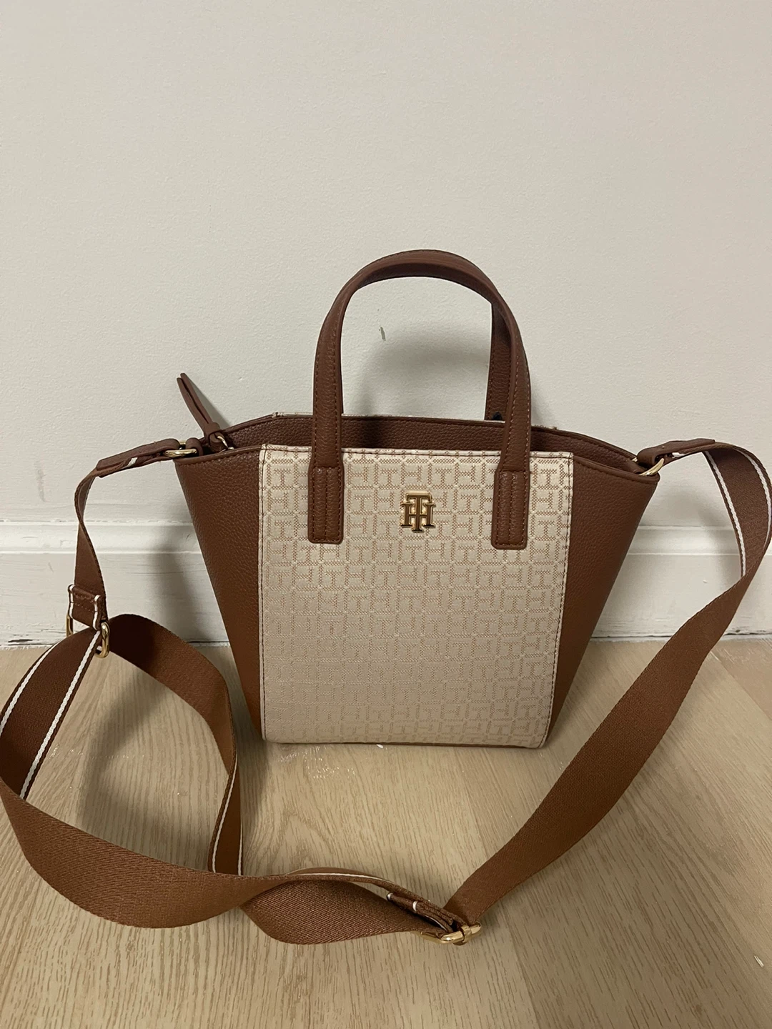 Tommy Hilfiger Tote Bag