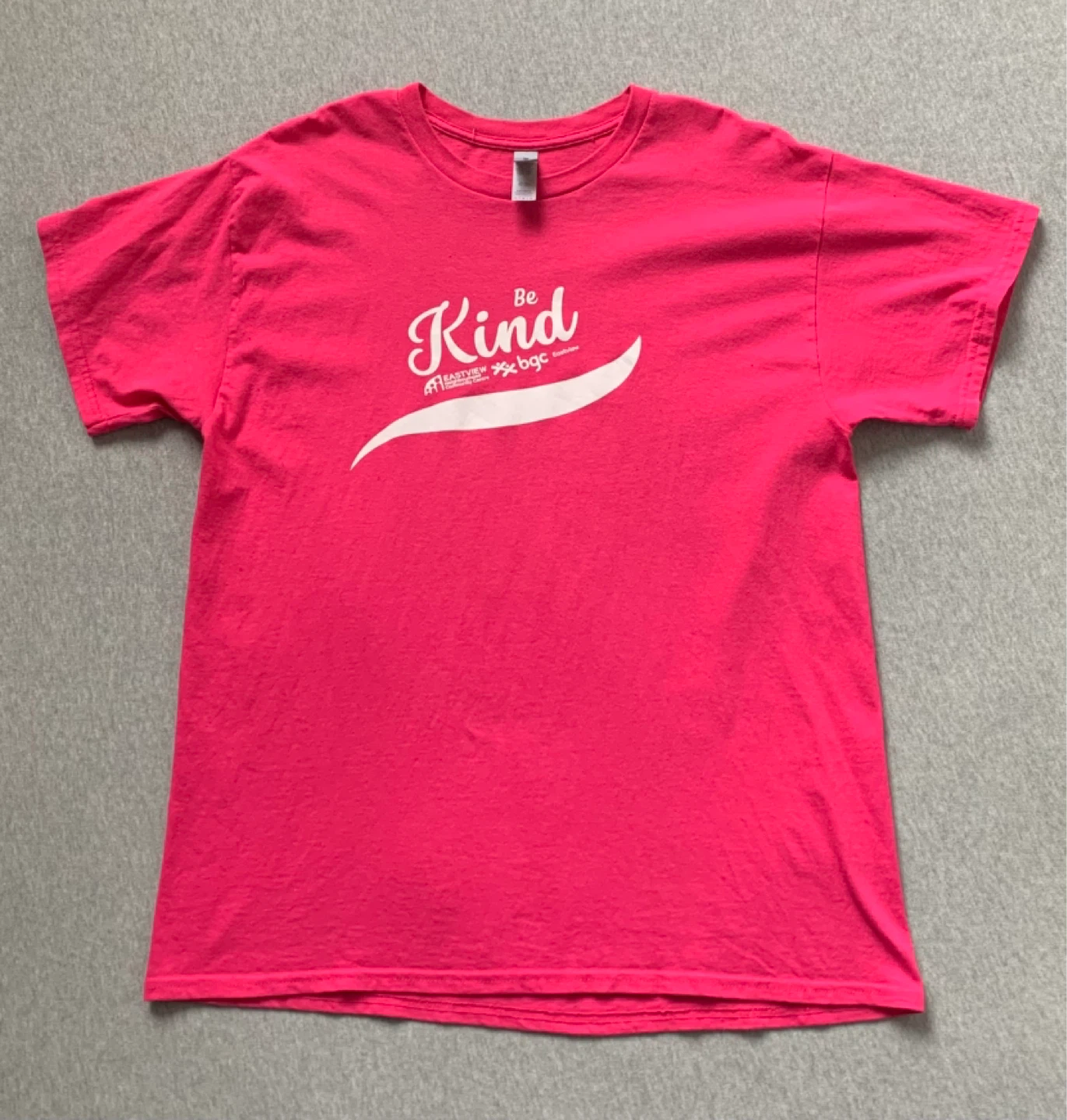 "Be Kind" Ladies Size Large T-Shirt ⚽️