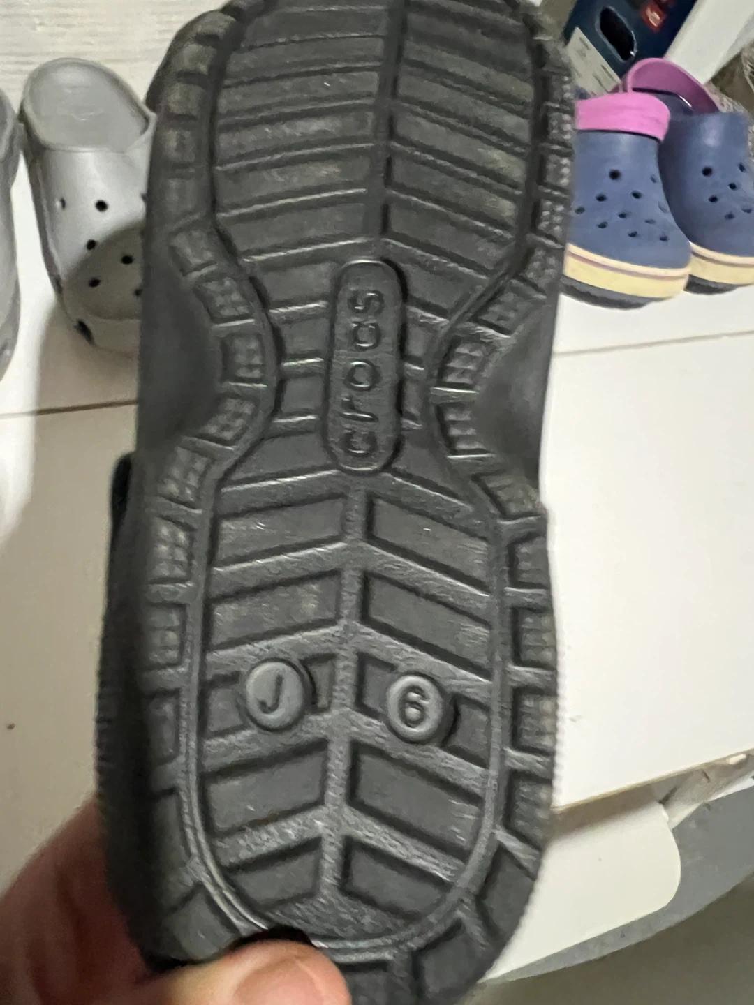 ⚽ Black Lined Crocs J6 - photo 3