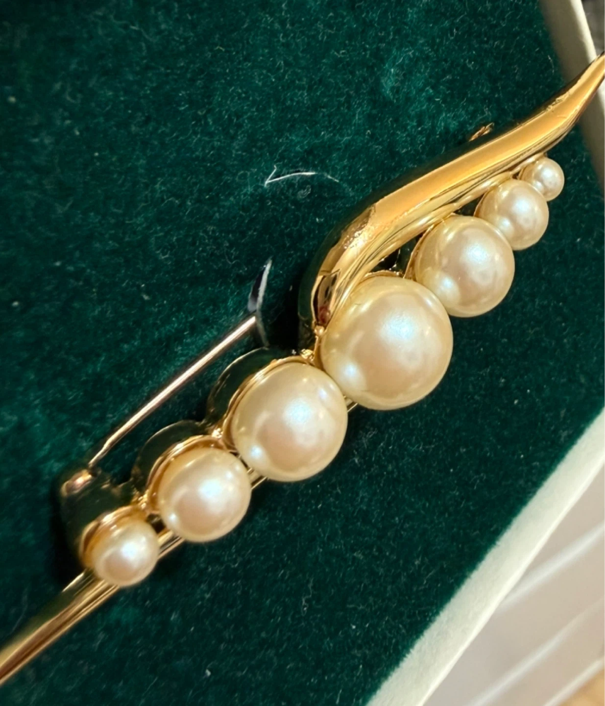 Vintage Monet Jewelry gold tone bar faux pearl brooch - photo 4