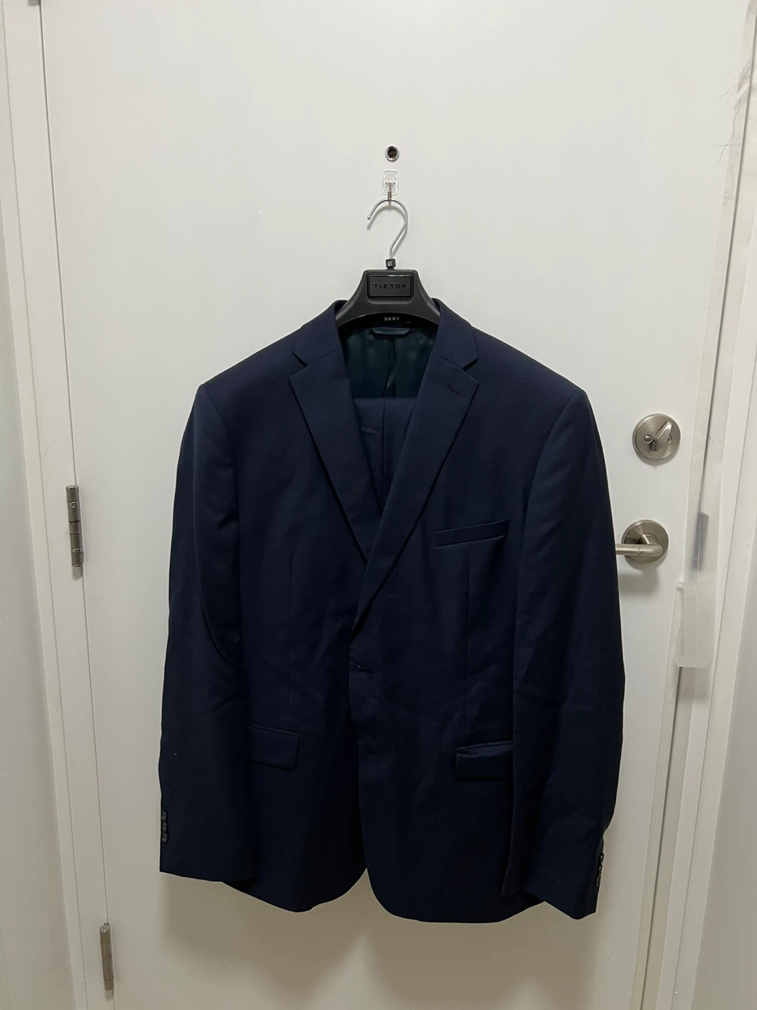 DKNY 2 piece suit. 50T jacket. 40Wx30L pants - photo 2