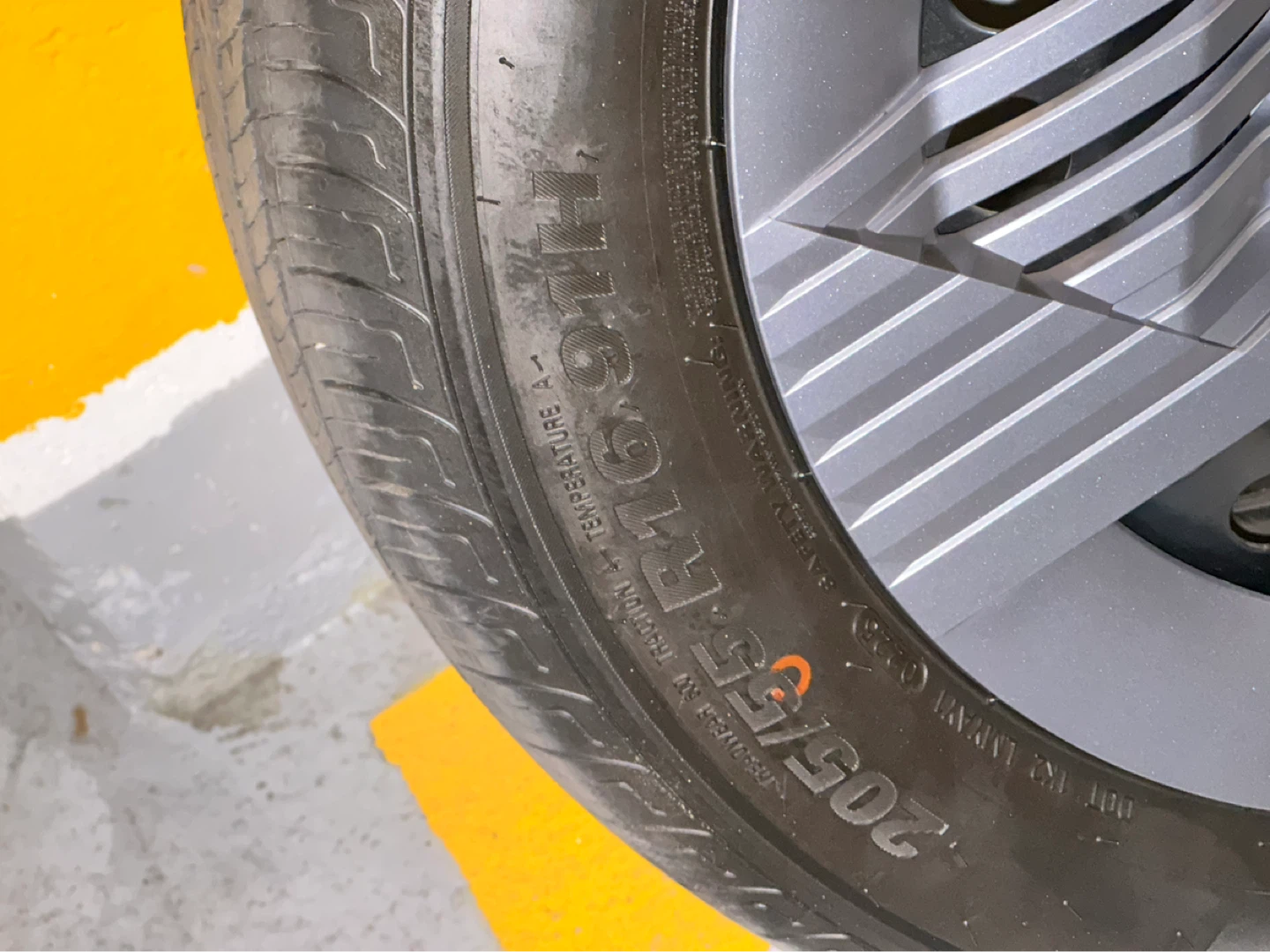 Kumho Solus 205/55R16 Tire with Rim - photo 2