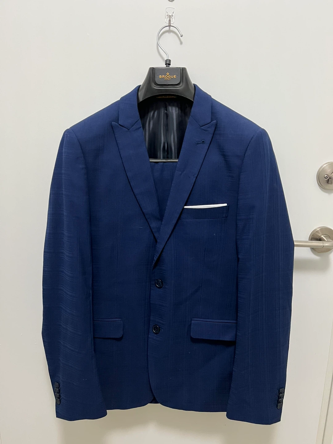 BROGUE ITALY Navy Suit. 40 Jacket &  34 Pants