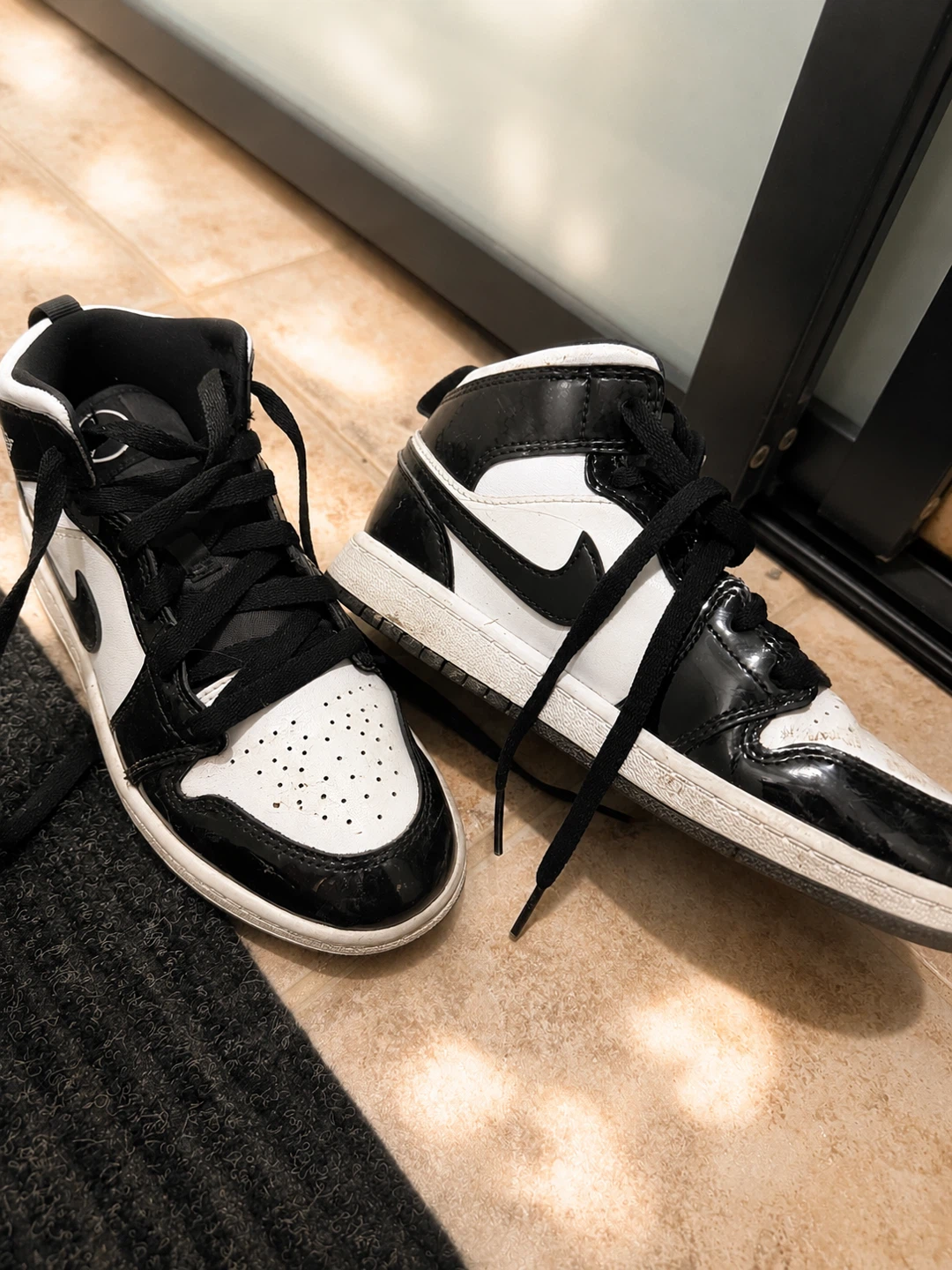 Air Jordan 1 Mid Shoes 3.5 y