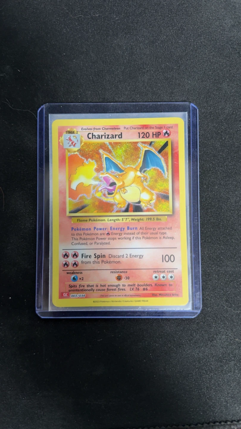 Pokémon Charizard Card