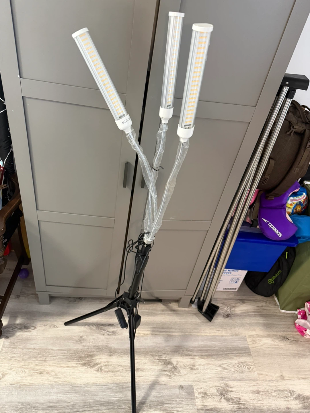 Grow Light with Adjustable Tripod Stand - photo 2