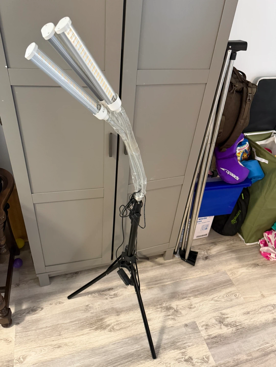 Grow Light with Adjustable Tripod Stand - photo 3
