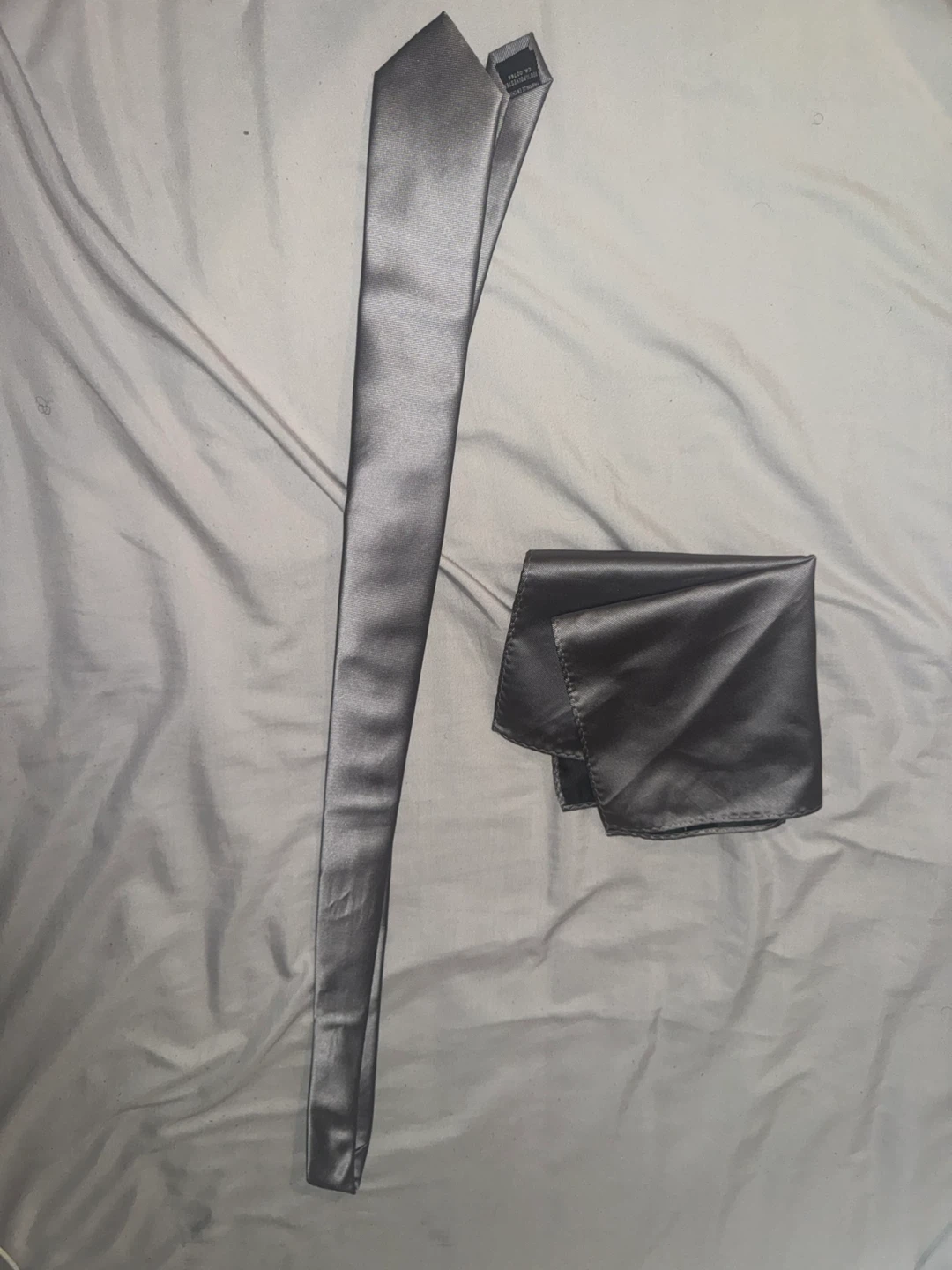 Bellissimo Silver Tie and Pocket Square Set