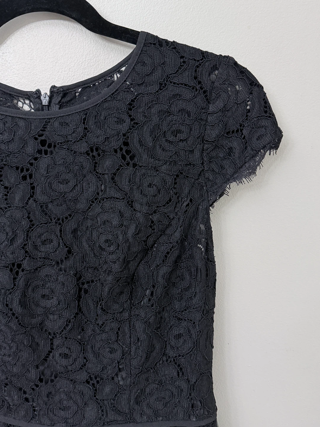 New Adrianna Papell Black Lace & Pleated Dress - Size 2 - photo 3