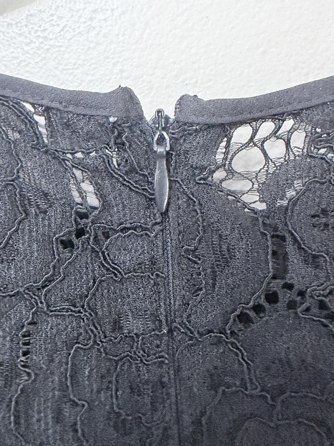 New Adrianna Papell Black Lace & Pleated Dress - Size 2 - photo 5