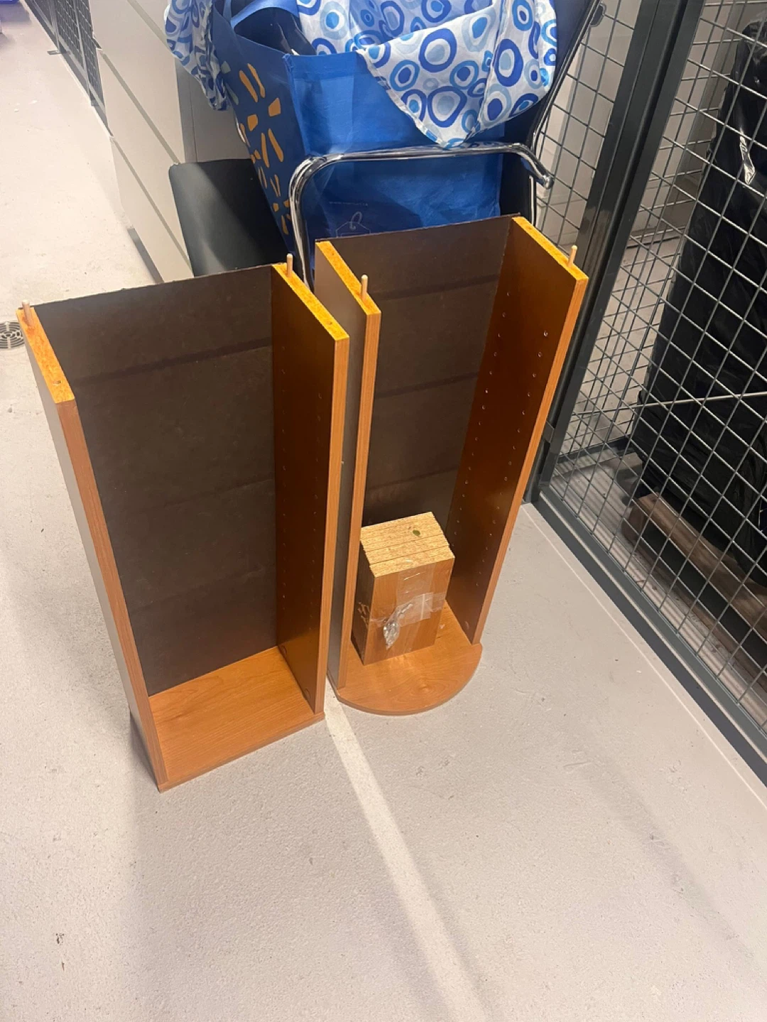 ⚽ Tall Wooden Shelf Unit - photo 2