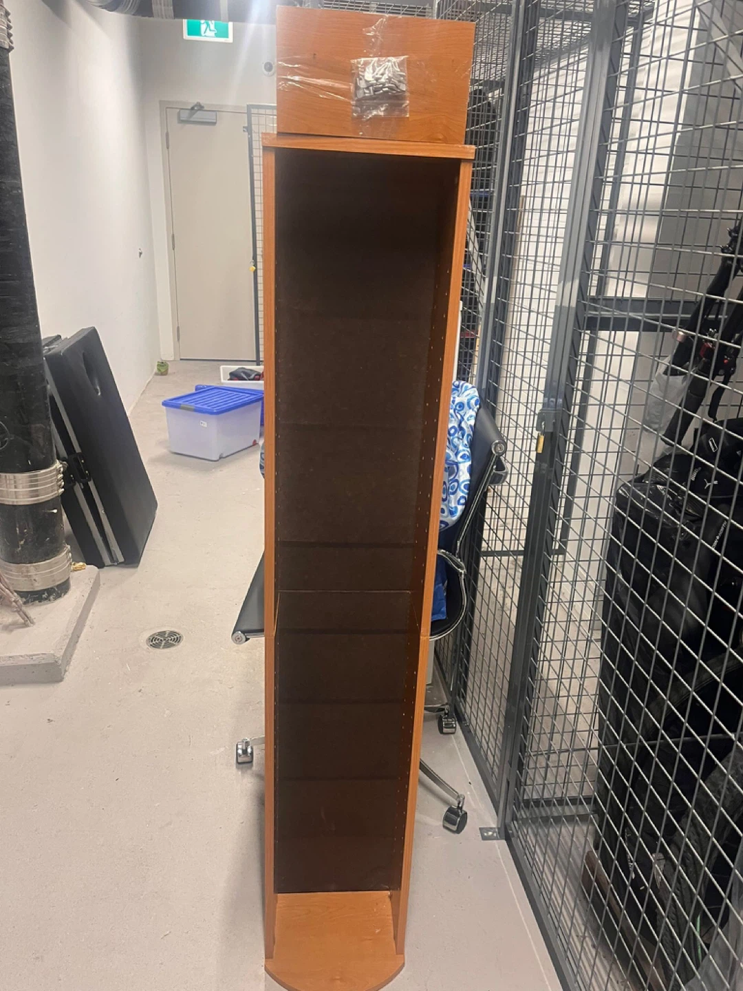 ⚽ Tall Wooden Shelf Unit - photo 5