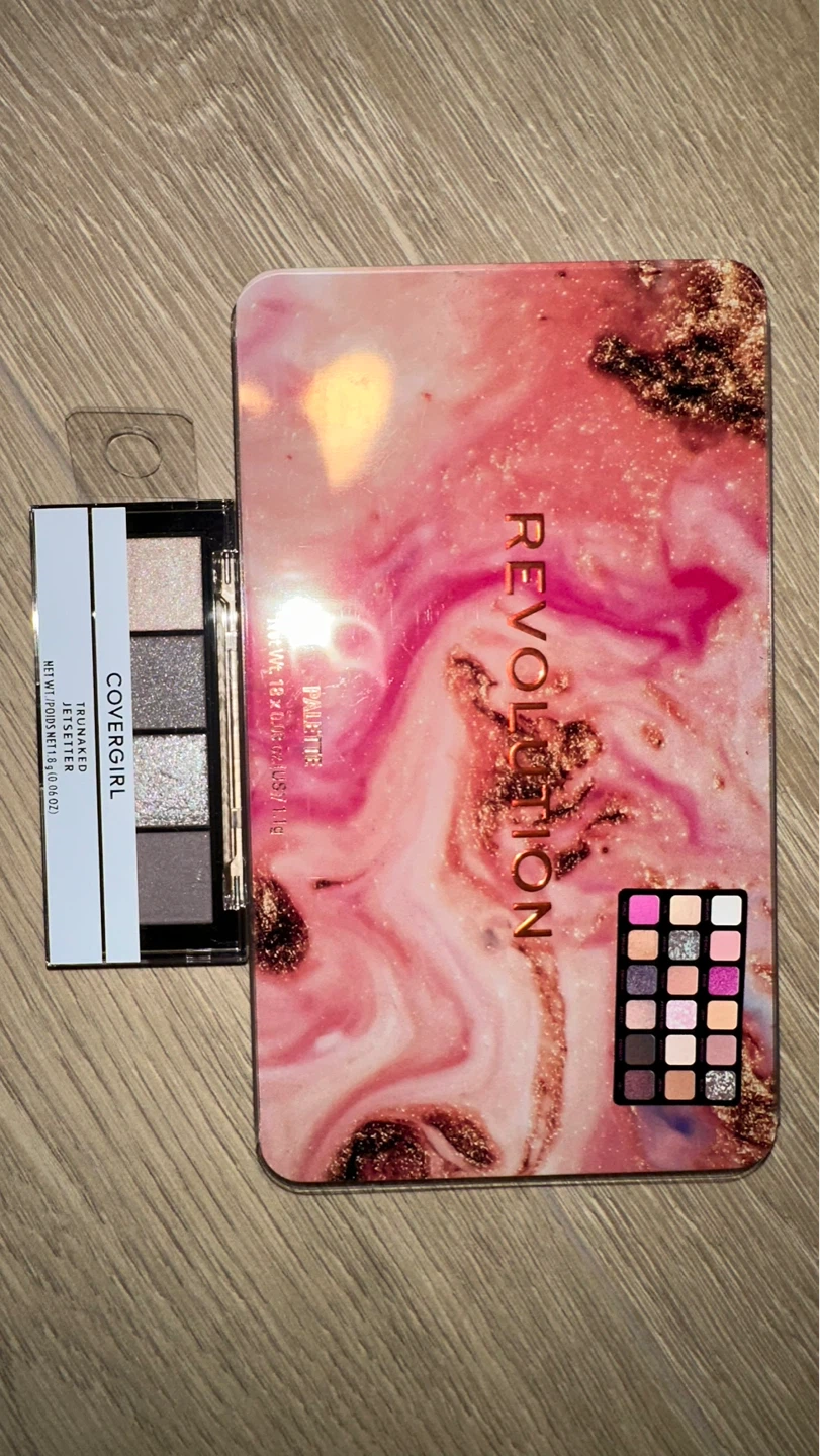 Eyeshadow Palette Revolution & Covergirl