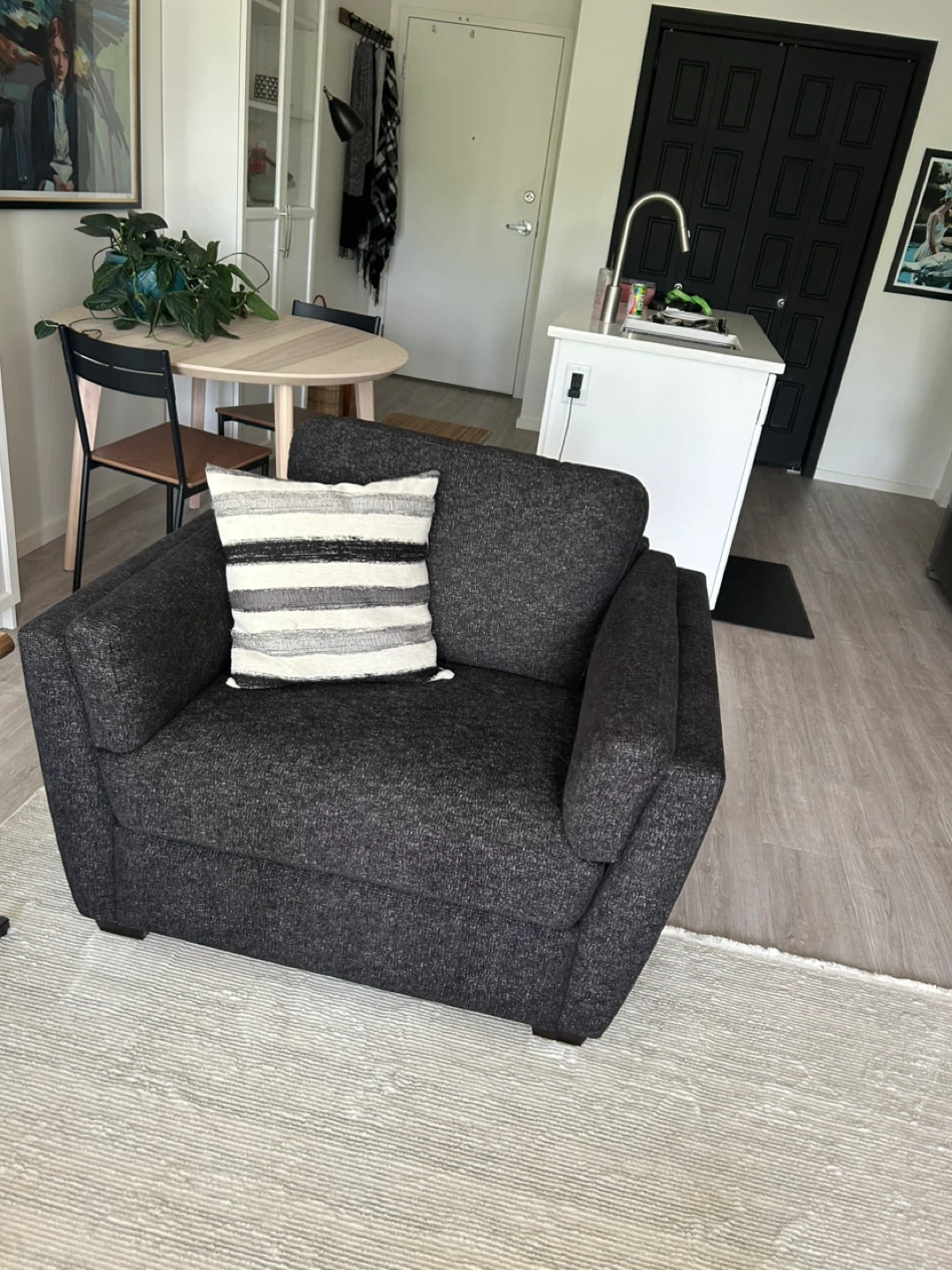 Living room chair - photo 2