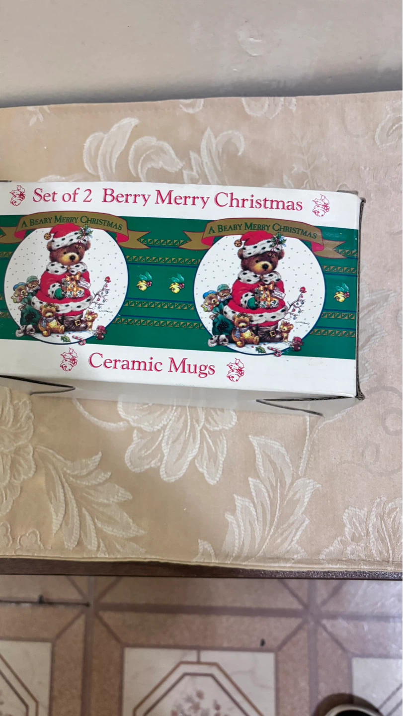 ⚽ Set of 2 Berry Merry Christmas Ceramic Mugs - photo 2
