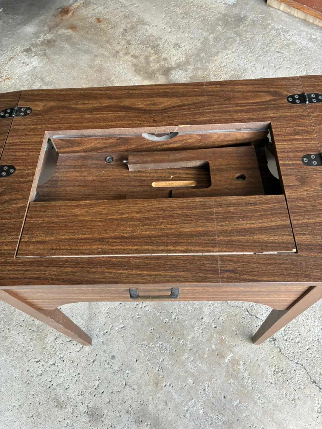 Singer Sewing Machine Desk - photo 3