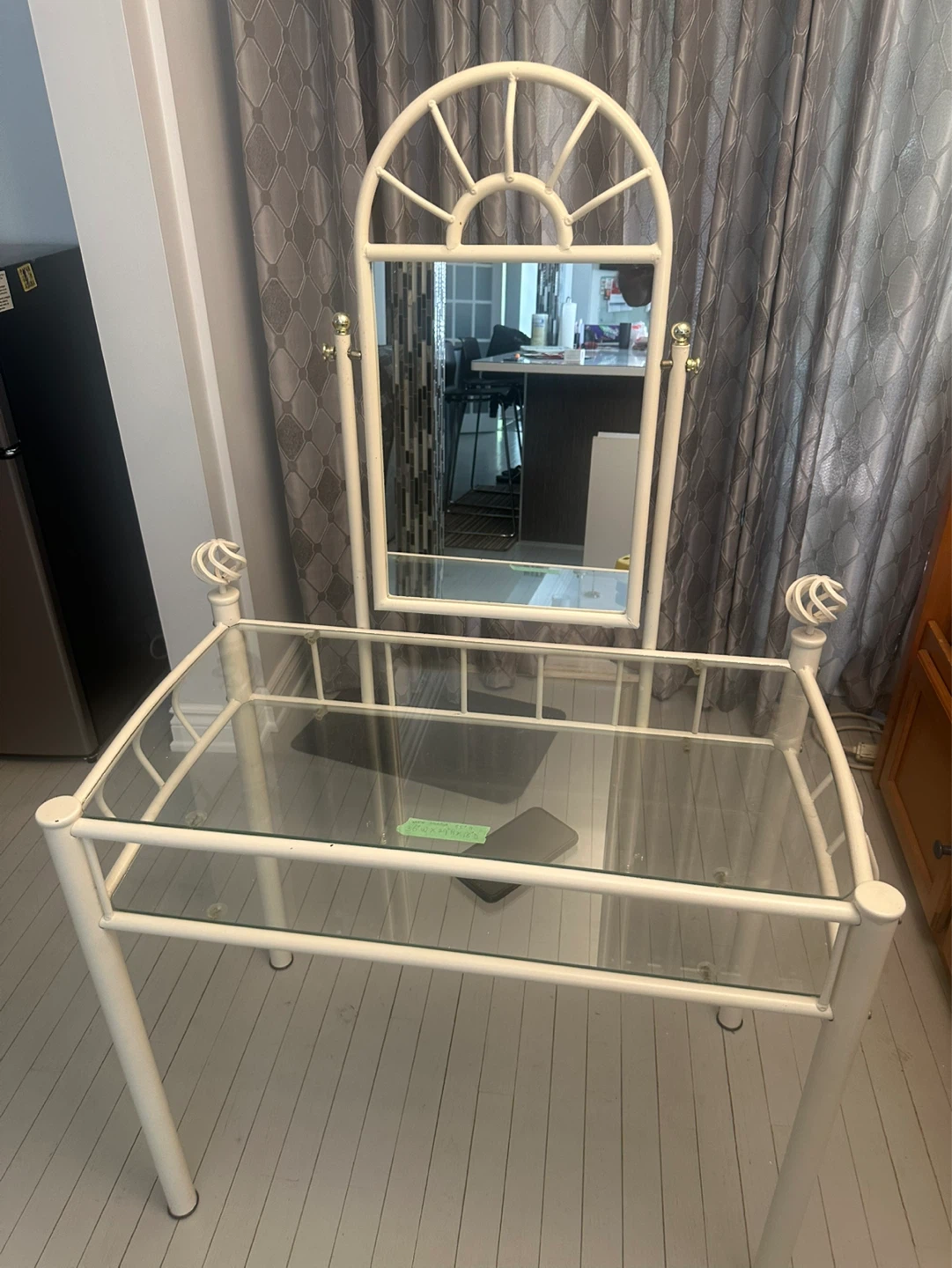 Cream Vanity Table with Mirror - photo 3