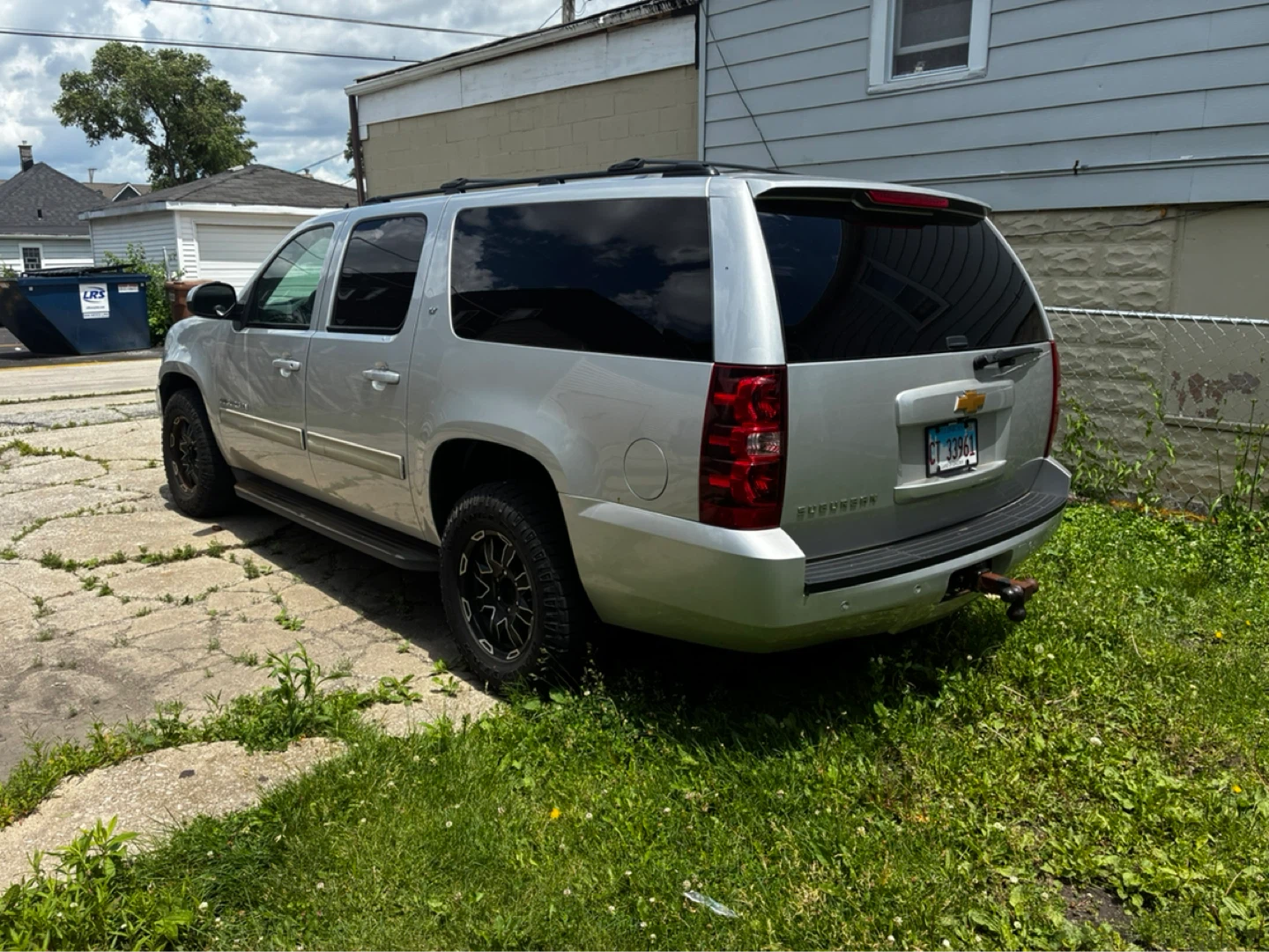 Silver Chevrolet Suburban SUV 2014 LT - photo 3