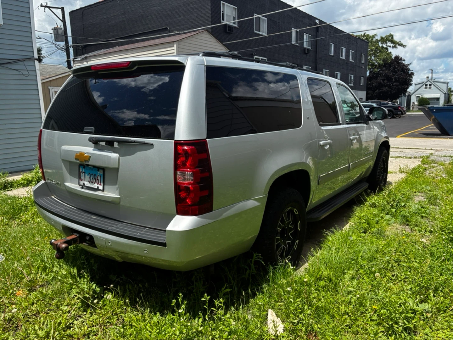Silver Chevrolet Suburban SUV 2014 LT - photo 2