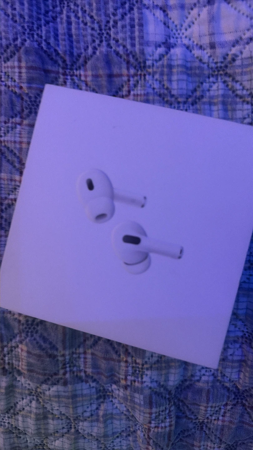 Apple AirPods Pro (2nd generation) with MagSafe Charging Case - photo 2