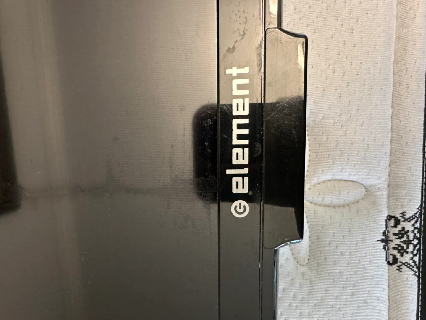 Element Black TV - photo 2